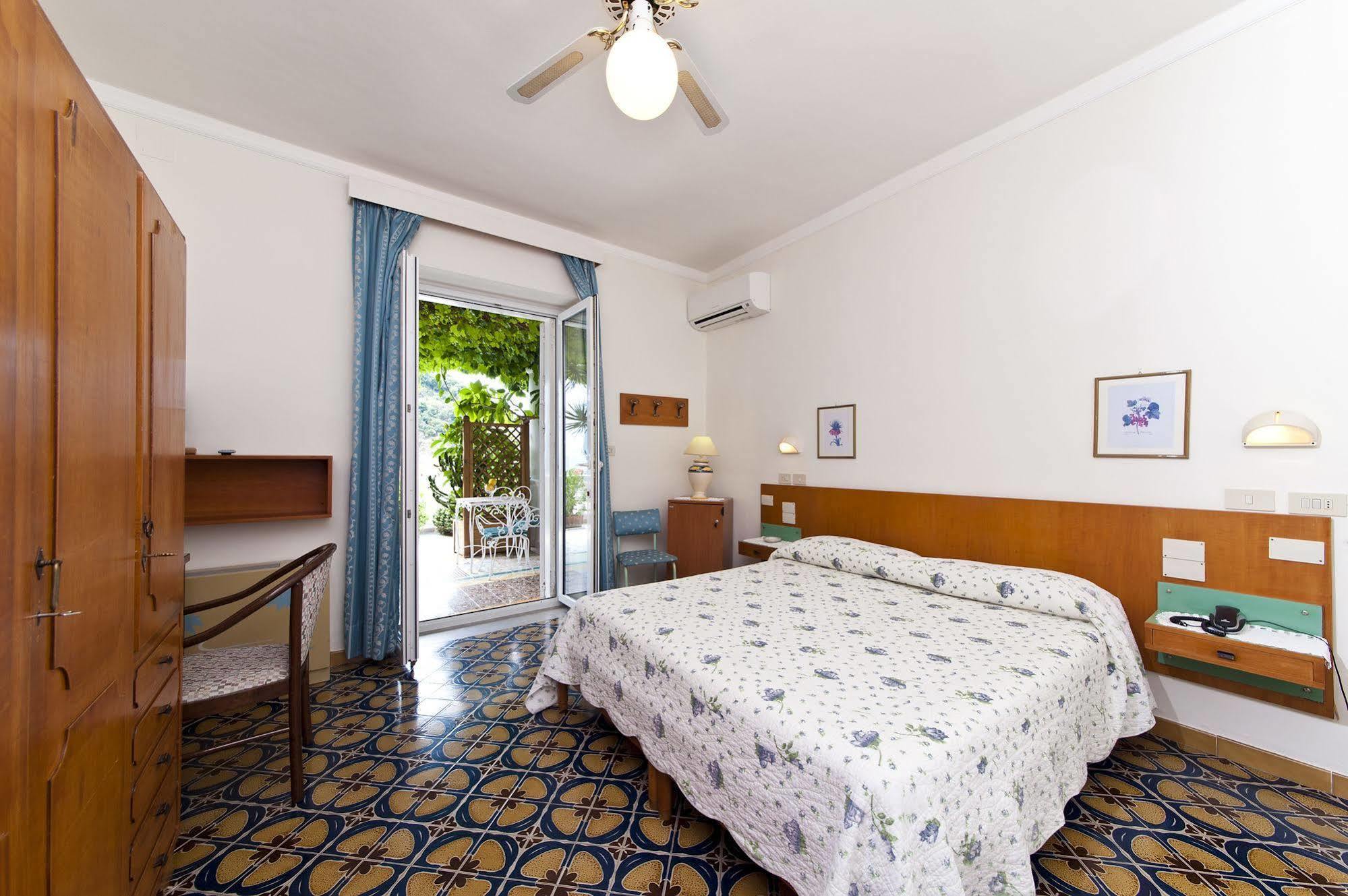 Hotel La Palma Sant'Angelo  Kültér fotó